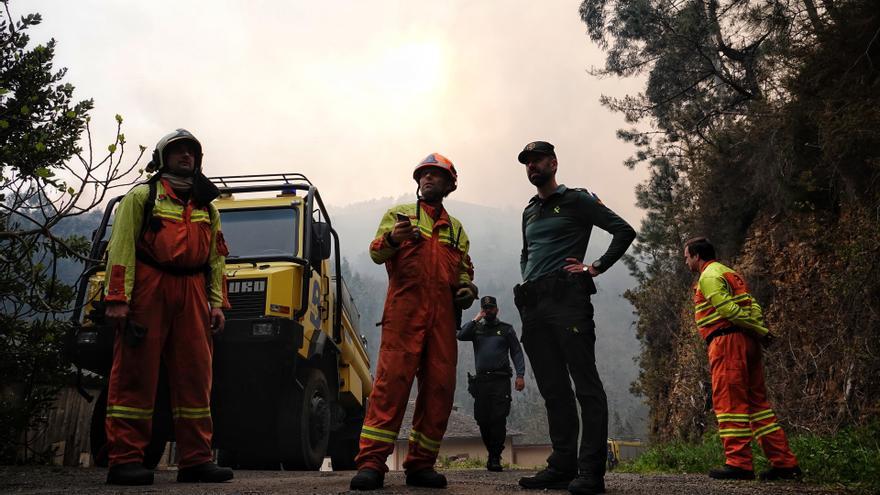 El club de rítmica Recta Final homenajea en Valdés a las personas y entidades implicadas en la extinción de los incendios