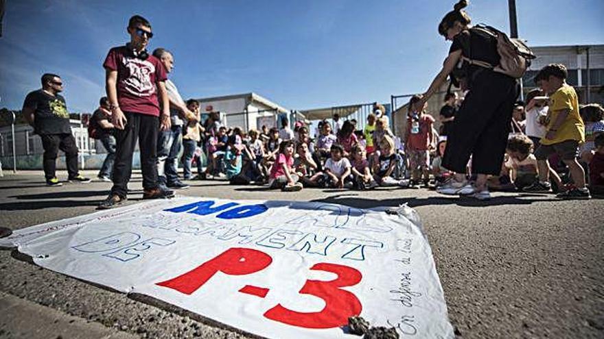 Uns 200 pares i alumnes de Sant Fruitós protesten per la pèrdua d&#039;una línia de P3