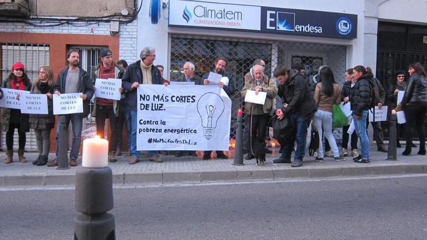 50 personas piden en Mérida a las eléctricas que &quot;no se vuelva a cortar la luz&quot;