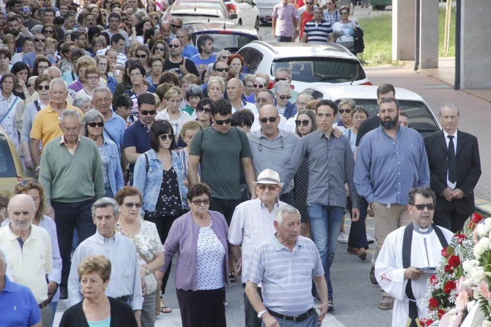 Multitudinario adiós a Fina Acuña