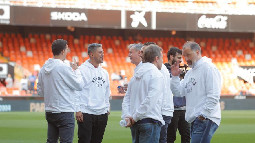 Así ha sido el recibimiento a las Leyendas del Triplete en Mestalla