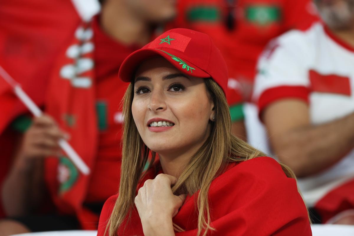 Doha (Qatar), 06/12/2022.- A fan of Morocco looks on ahead of the FIFA World Cup 2022 round of 16 soccer match between Morocco and Spain at Education City Stadium in Doha, Qatar, 06 December 2022. (Mundial de Fútbol, Marruecos, España, Catar) EFE/EPA/Mohamed Messara