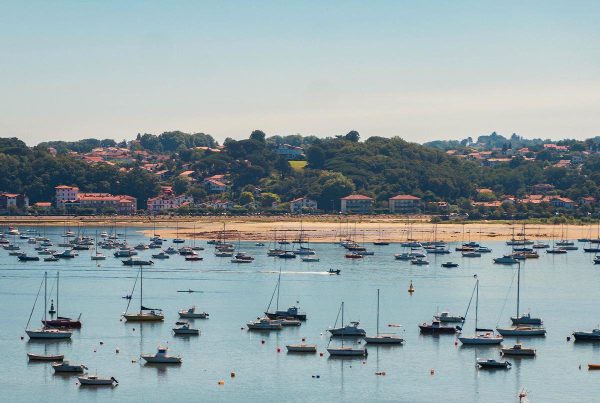 Barcos amarrados en Hondarribia