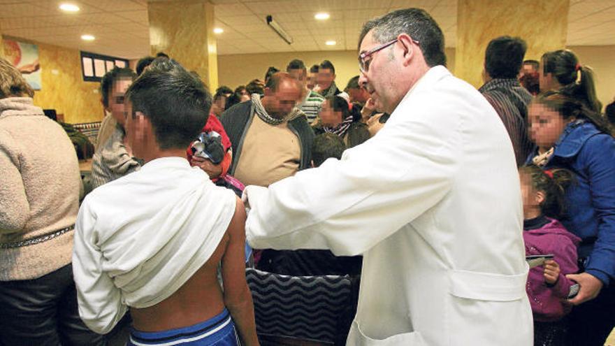 Salud Pública ha vacunado a más de 300 niños durante dos días en el barrio de Los Palmerales.