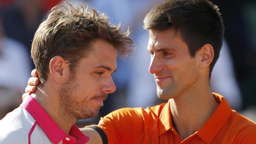 Wawrinka y Djokovic durante la entrega de trofeos.