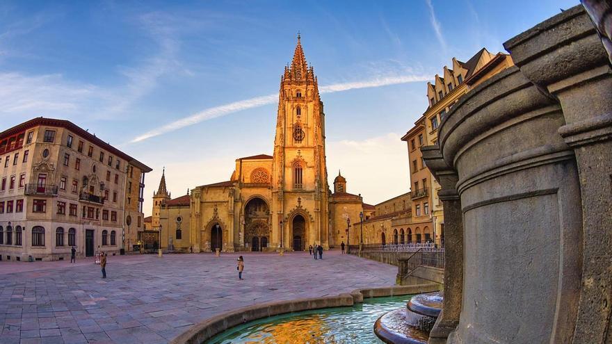 El tour privado que te muestra la catedral de Oviedo (y la ciudad) como nunca la habías visto