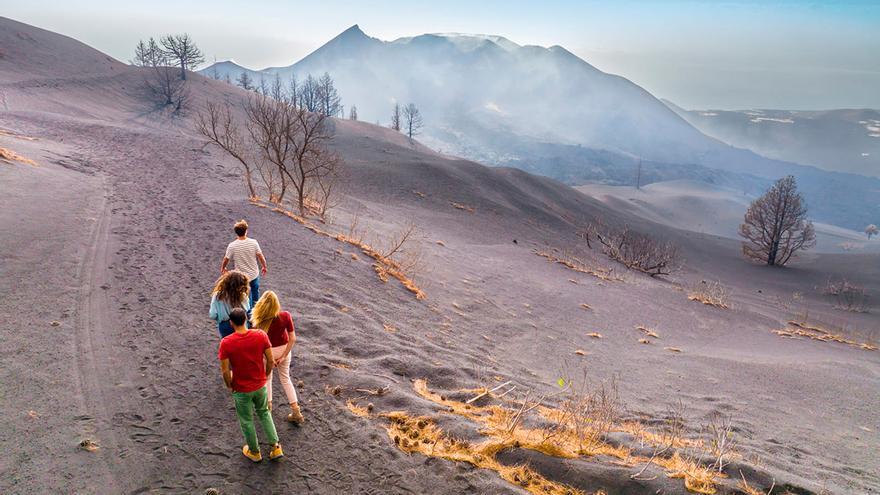 Afectados por el volcán reclaman acceso a las actas del Pevolca