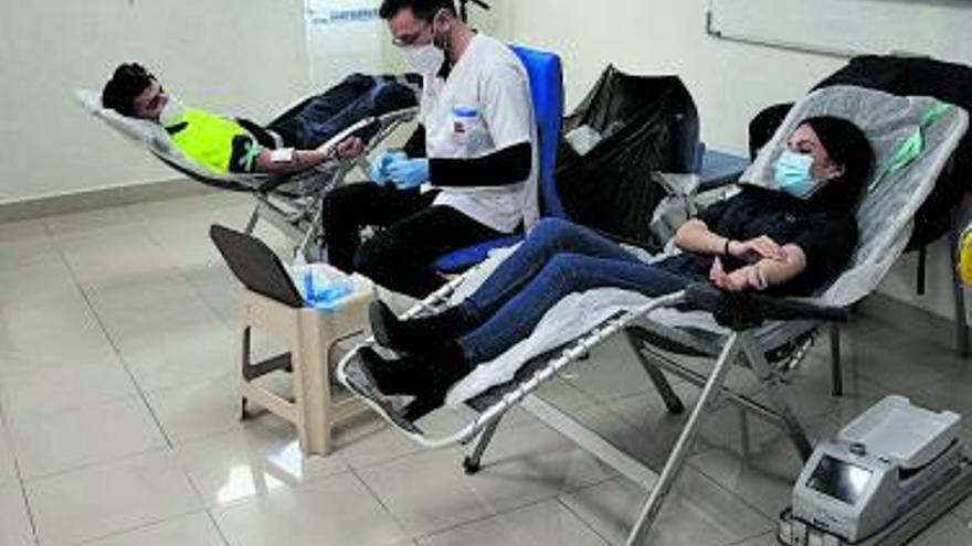 La donación ha tenido lugar en la sede 
central de Grupo Disfrimur, en Sangonera la Seca.