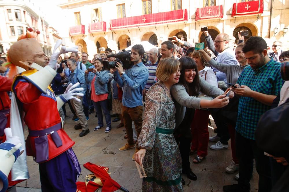 Recorrido de las chirigotas de Cádiz por las calles de Oviedo