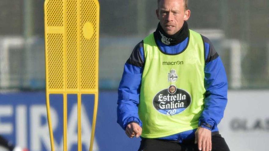 Krohn-Dehli, durante el entrenamiento de ayer en Abegondo. // Arcay/Roller