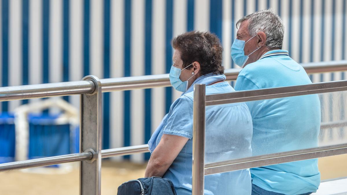 Una sanitaria canaria advierte que hay padres inmunizados ccontagiados porque sus hijos han dado positivo de la variante delta