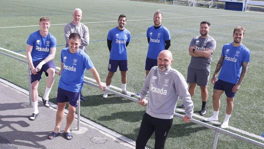 Por la izquierda, Maxim, Boris, Álex Arias, Pedro Orfila, Morcillo, Manel Menéndez, Héctor Rodríguez e Isma Cerro, en las instalaciones de Balbín. | LUISMA MURIAS