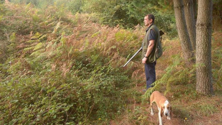 Un aficionado a la caza, el pasado año en Vilagarcía. // Noé Parga