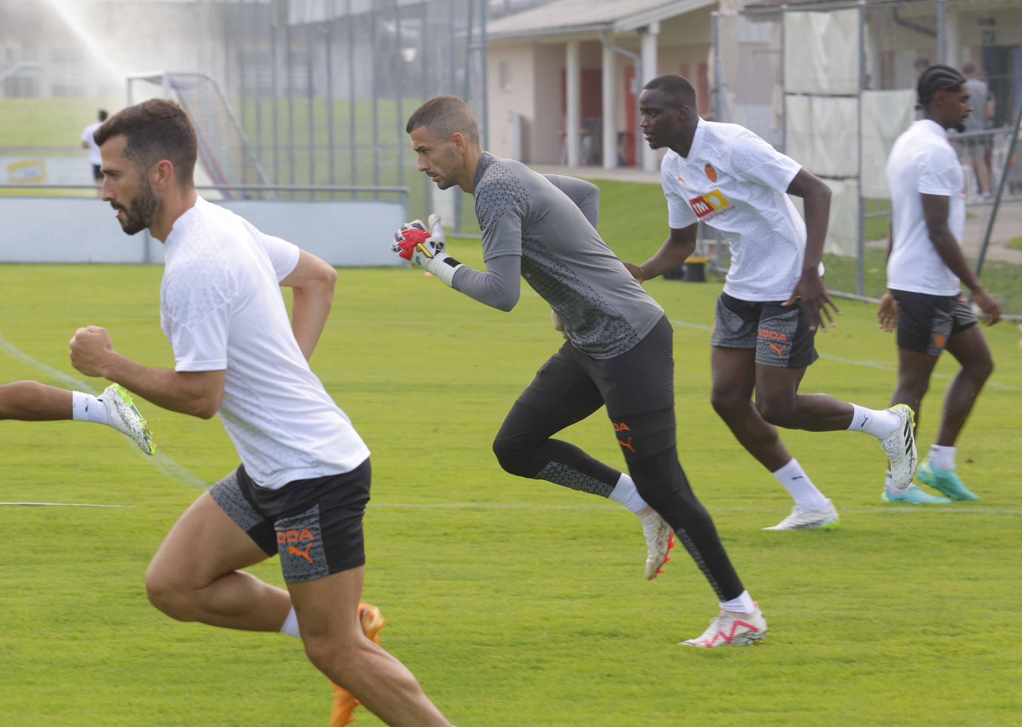 Primer entrenamiento en Suiza para el Valencia