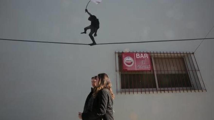 Pintura por la paz en el mercado de Mutxamel