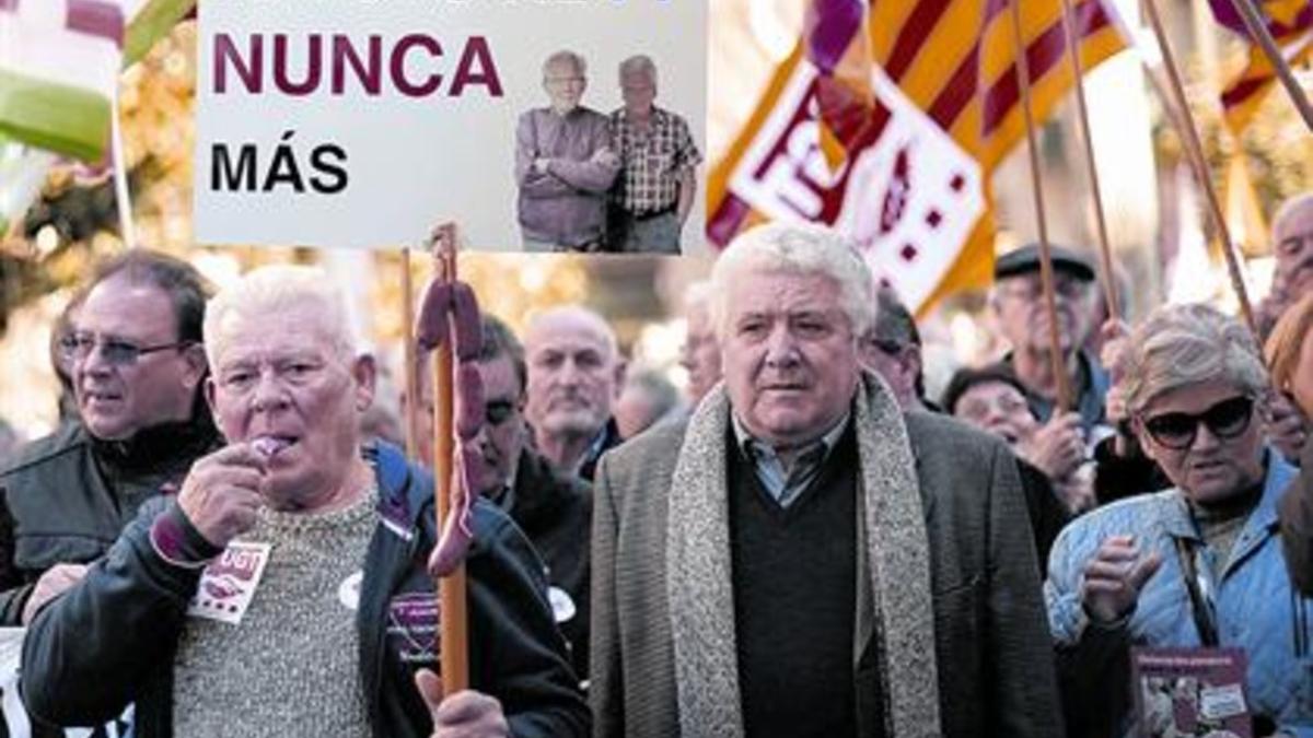 Reivindicación en las calles Multitudinaria manifestación de pensionistas, el martes pasado, en Barcelona.