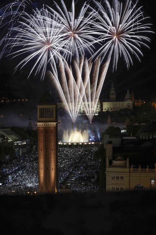 El piromusical de la Mercè, en la Avinguda María Cristina de Barcelona