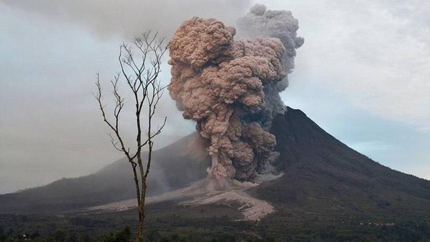 20.000 evacuados en Sumatra por la erupción del volcán Sinabung