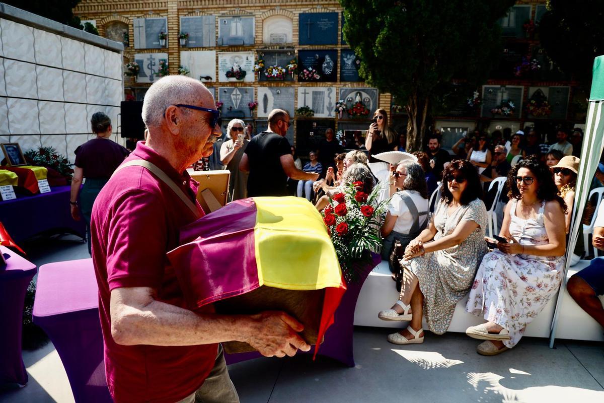 Los restos de diez represaliados en Paterna vuelven con sus familias 86 años después