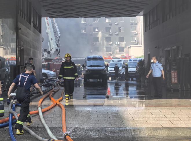 Al menos 28 muertos en el incendio de una fábrica de calzado en China