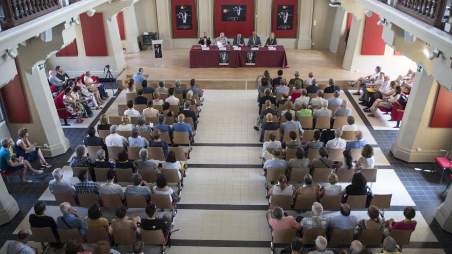 La sala plena durant l&#039;inauguració.