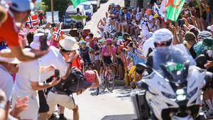 Numeroso público se concentró en Alpe dHuez.