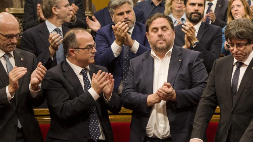 Romeva, Turull, Junqueras y Puigdemont, en el Parlament.