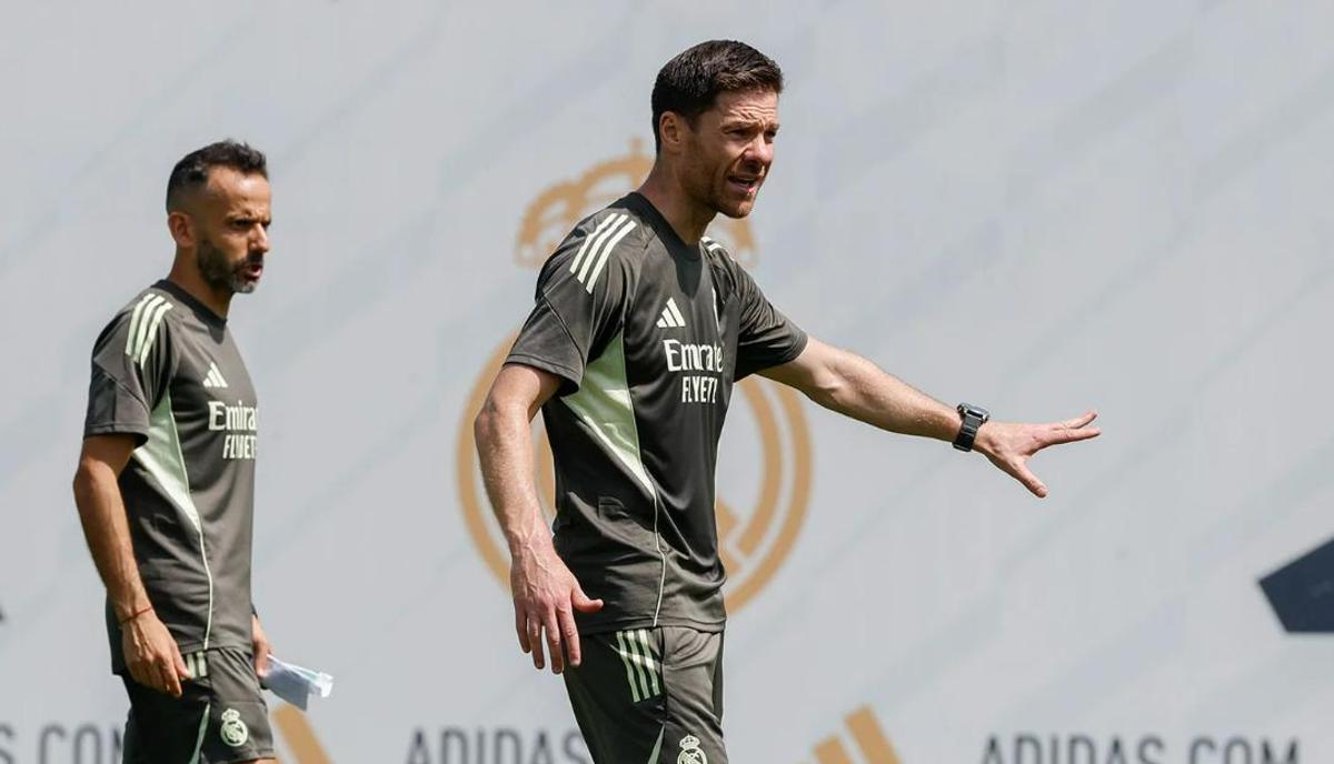 Xabi Alonso, durante su primer entrenamiento en Valdebebas al frente del Real Madrid.