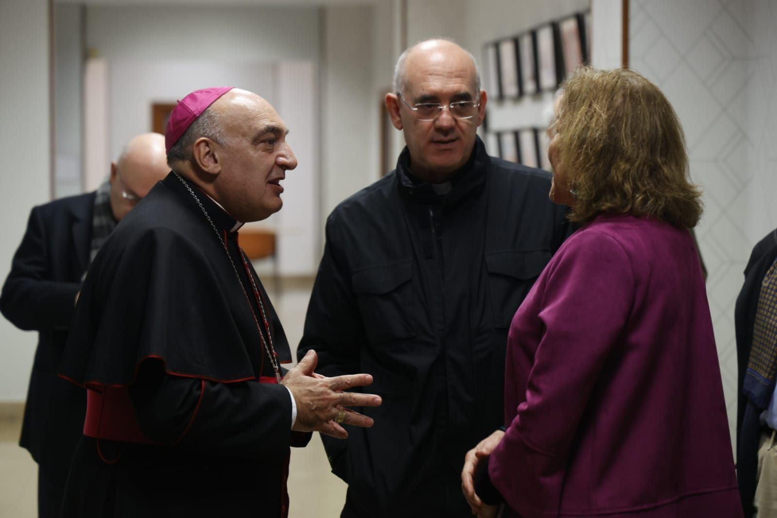 El nuevo arzobispo, Enrique Benavent, en el colegio Jesús-María