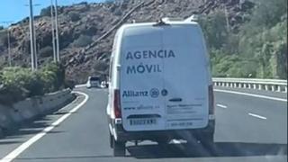 Conducción temeraria en Canarias: Una furgoneta circula peligrosamente haciendo eses