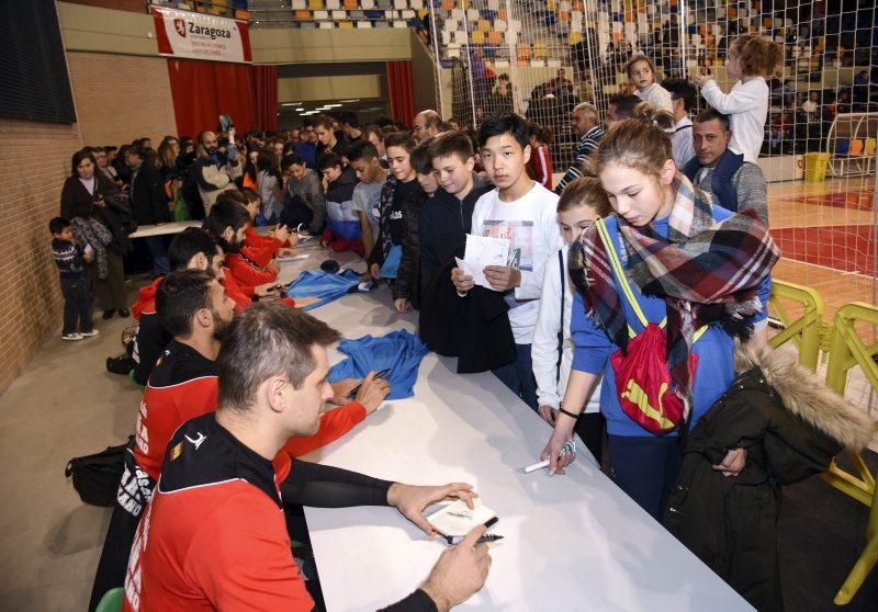 Firma de autógrafos de la selección española de balonmano