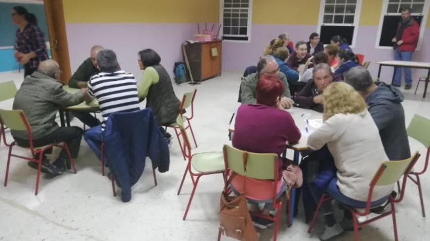 Un momento del encuentro celebrado con los vecinos.