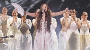 Lola Índigo durante su actuación en la gala de los Premios Goya en Granada.