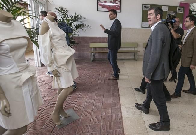 09/12/2016 EDUCACIÓN POLÍTICA  visita del presidente del gobierno Fernando Clavijo ey el presidente del cabildo de tenerife Carlos Alonso al Centro de Formación Profesional IES  Las Indias para explicar el proyectri Enlaza