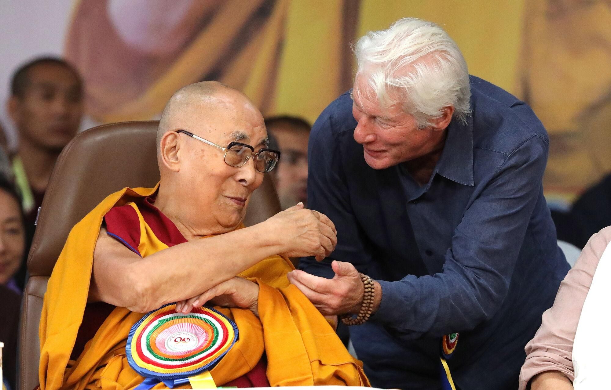 DHARAMSALA (India), 06/07/2025.- Tibetan Buddhism spiritual leader the Dalai Lama (L) speaks with US actor Richard Gere during the spiritual leader's 90th birthday celebrations at Tibetans' main temple of Tsuglagkhang at McLeod Ganj, near Dharamsala, India, 06 July 2025. EFE/EPA/HARISH TYAGI