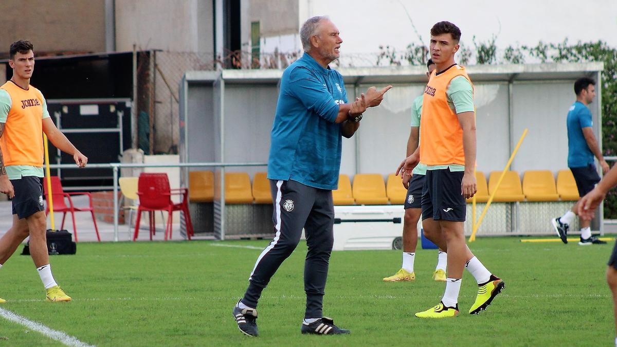 Miguel Álvarez recupera dos efectivos importantes para el partido contra el Ibiza.