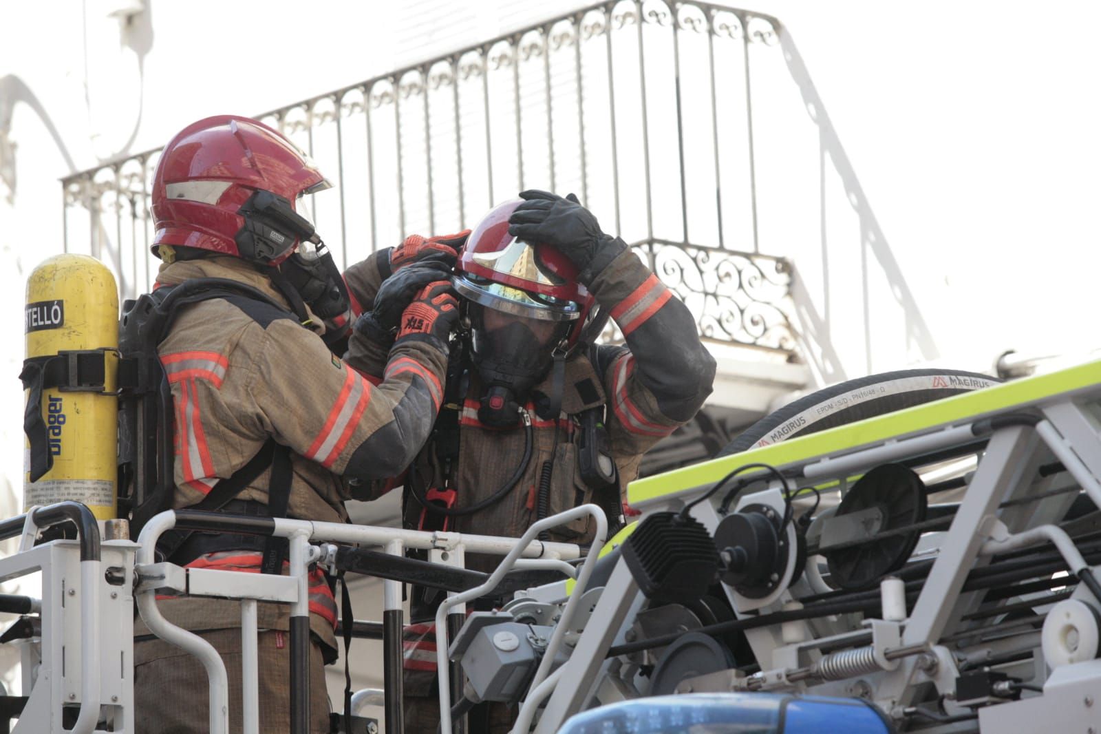 Galería de fotos: Espectacular incendio en el centro de Castelló