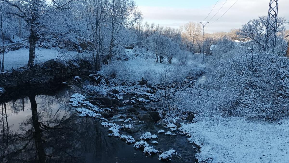 Vigo de Sanabria nevado en primavera.