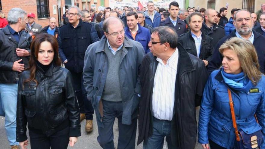 Herrera, Silvia Clemente y la delegada María José Salguerio, a la derecha, ayer, en Villalar.