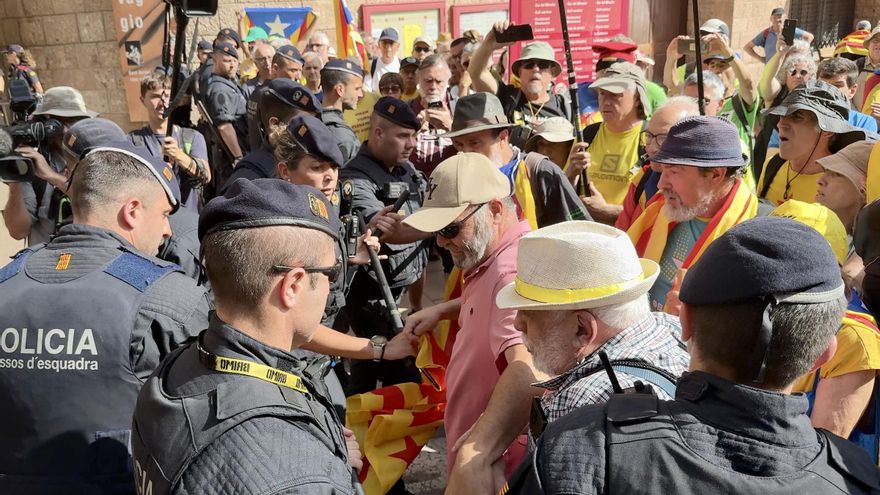 Dos denunciats i una dotzena d&#039;identificats en la protesta d&#039;e l&#039;ANC a Montserrat per la visita dels reis