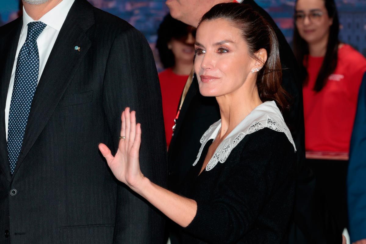 Así reacciona la reina Letizia cuando le preguntan por la canción de Shakira en FITUR