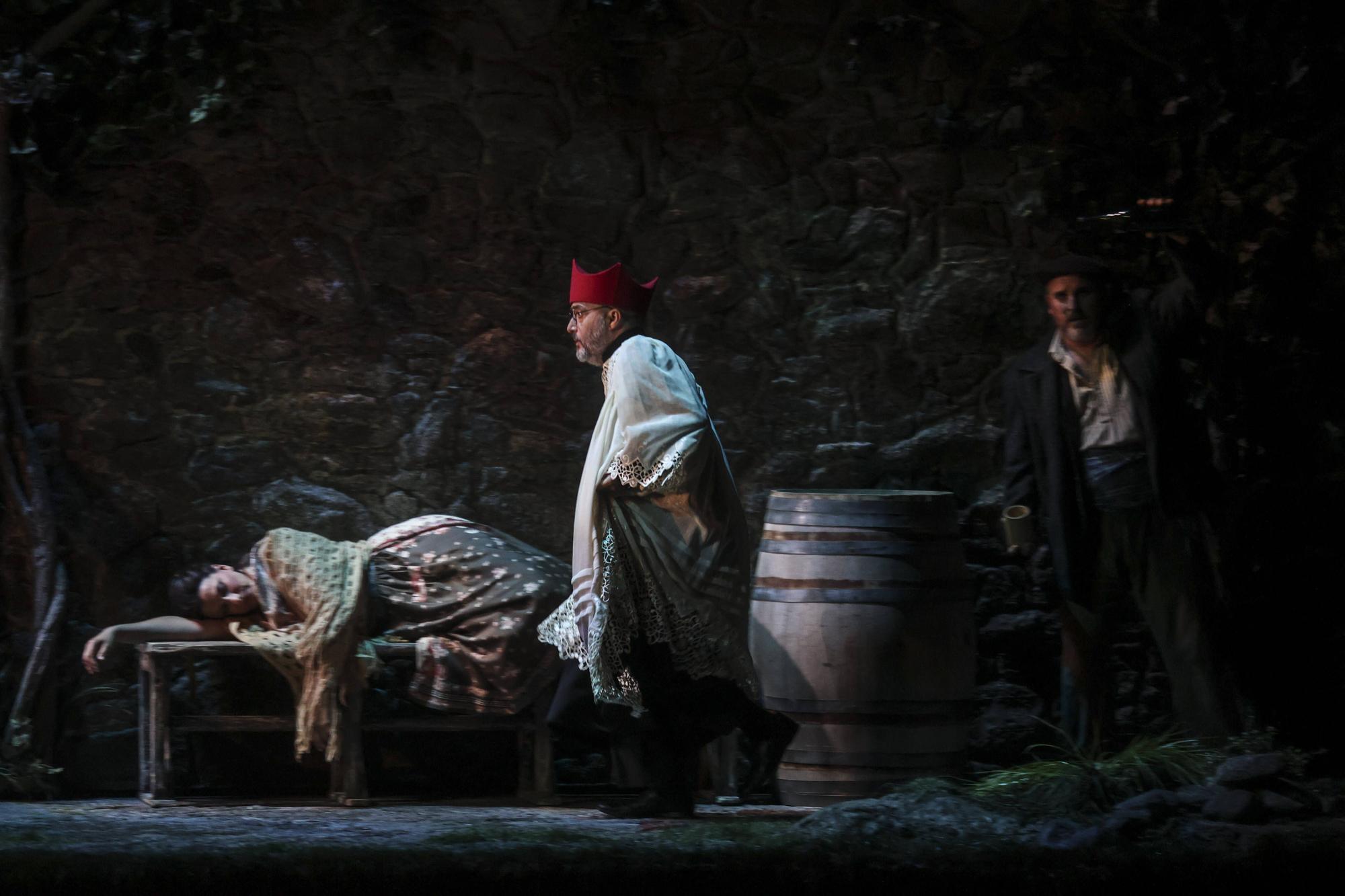 En imágenes: Estreno de la zarzuela "El Caserío" en el Teatro Campoamor