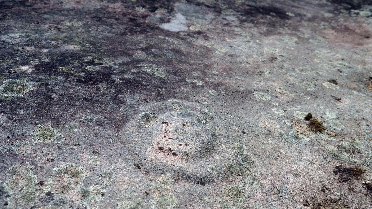 Una de las rocas grabadas.