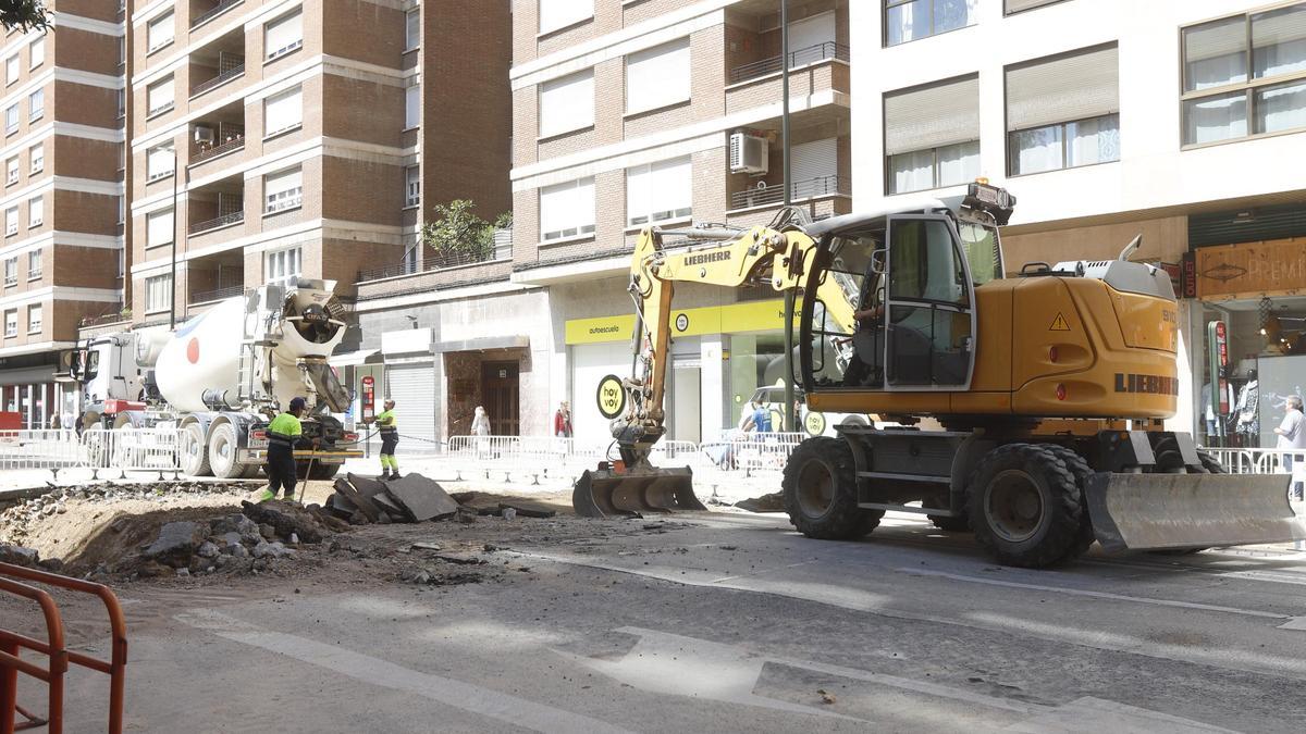 Las obras en Hernán Cortés varios días después del reventón (29-8-23)