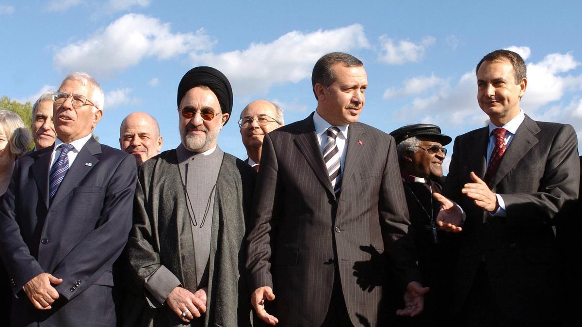 l'exministre d'Afers Exteriors d'Indonèsia Ali Alatas, l'expresident iranià Mohammed Khatami, el primer ministre turc Recep Tayyip Erdogan i el primer ministre espanyol Jose Luis Rodríguez Zapatero, a Calvià (2004).