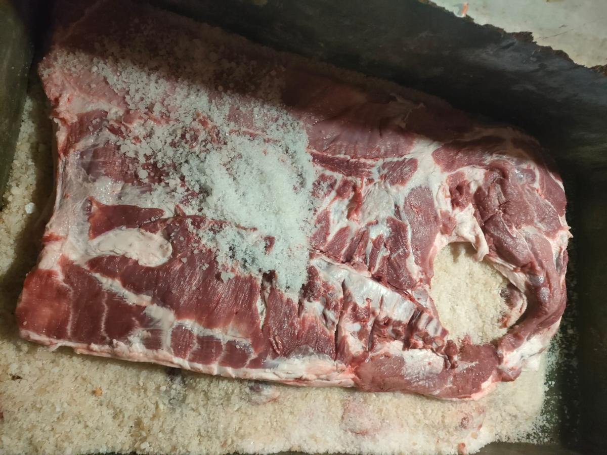 La matanza del cerdo resiste en Galicia: "Es la comida de todo el año"