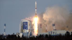 Lanzamiento de un cohete Soyuz-2.1b para poner en órbita un satélite ruso en 2017