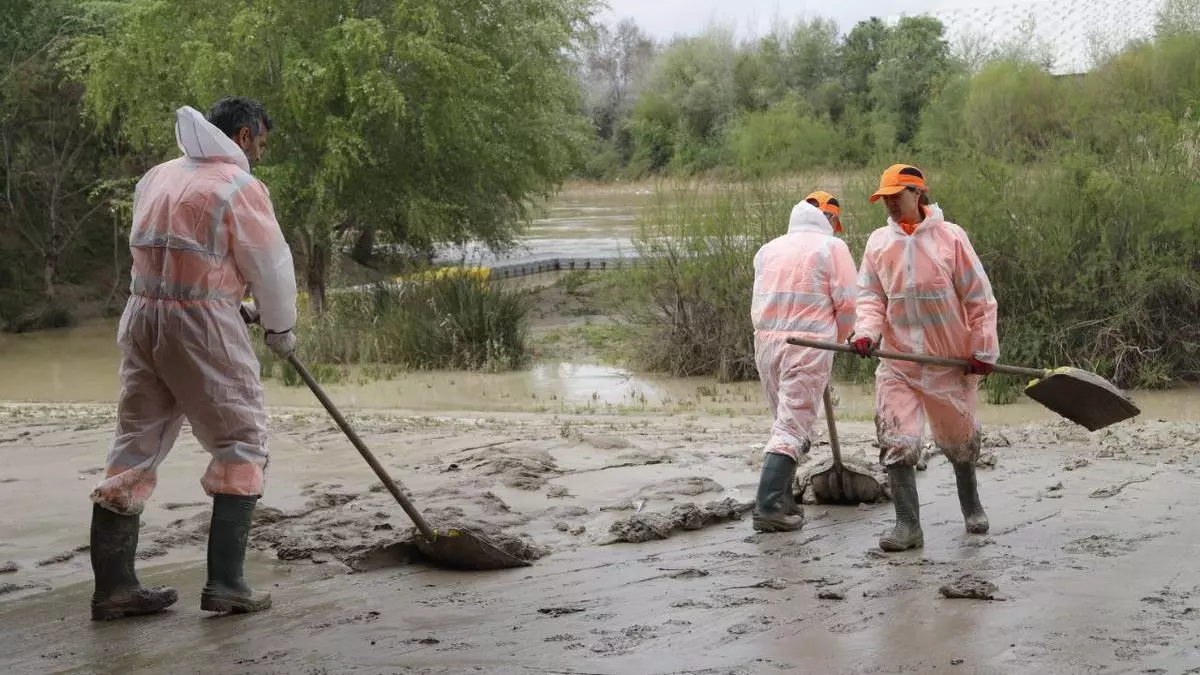 Sadeco retira el lodo y limpia las zonas más afectadas por las lluvias