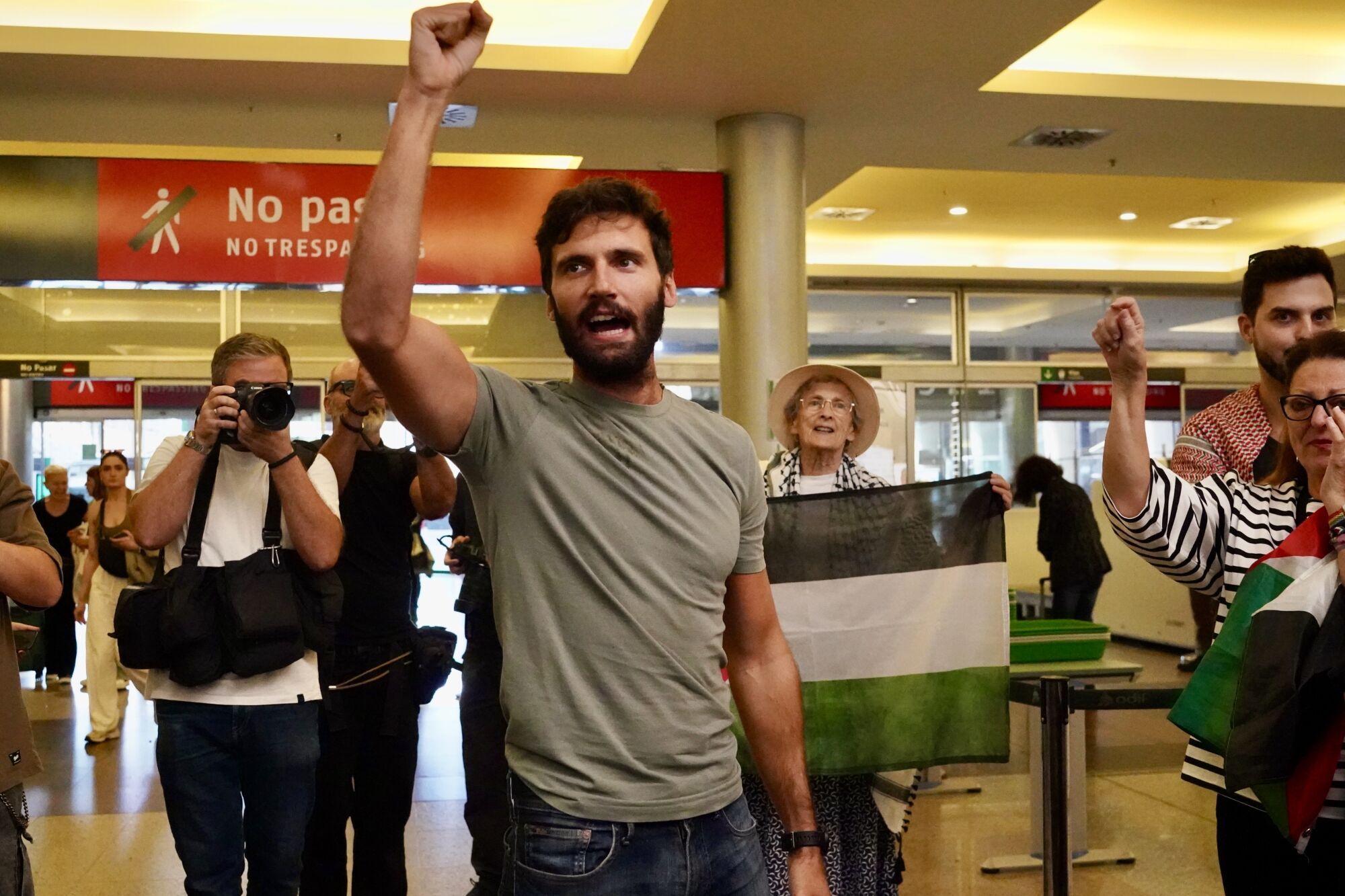 Los malagueños de la flotilla retenidos por Israel vuelven a casa