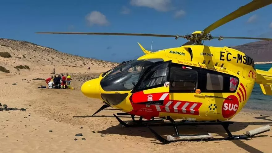 Rescate en helicóptero de un hombre herido grave en La Graciosa